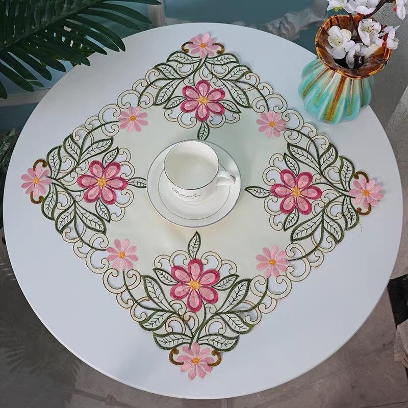 

Европейское многоцелевое маленькое квадратное полотенце, вышитая ткань, квадратная скатерть, чехол для чайного подноса, полотенце, прикроватный столик, чехол для ноутбука, ткань для защиты от пыли 40*40cm