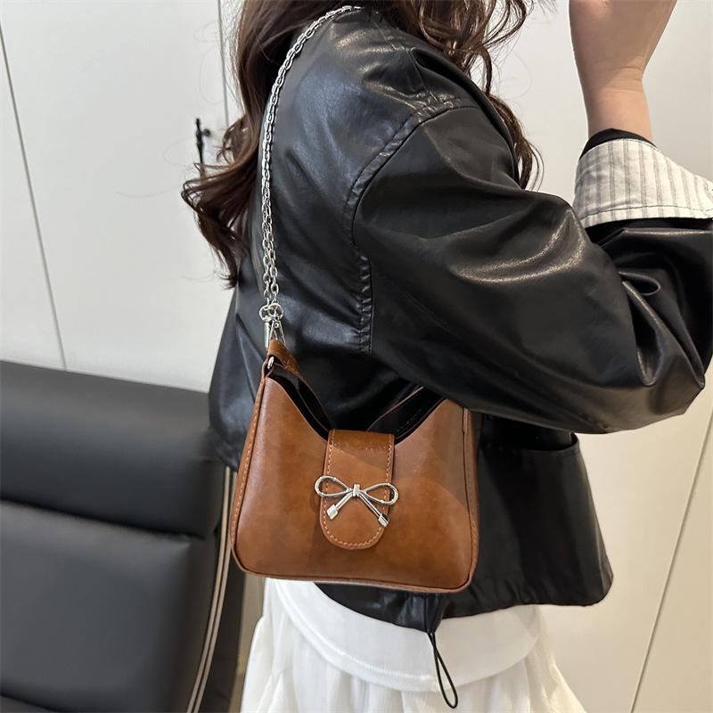Temperament bag women's niche messenger handbag casual versatile underarm bag high value women's bag