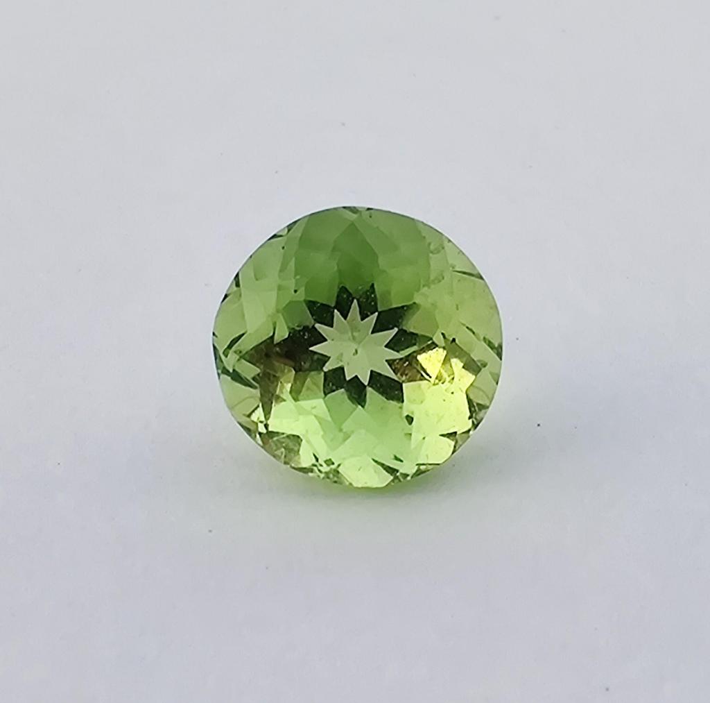 Peridot Shade Round Cut Glass Stone, 2 Carat Glass Stone, Loose Glass Stone, 8 MM Size Round.