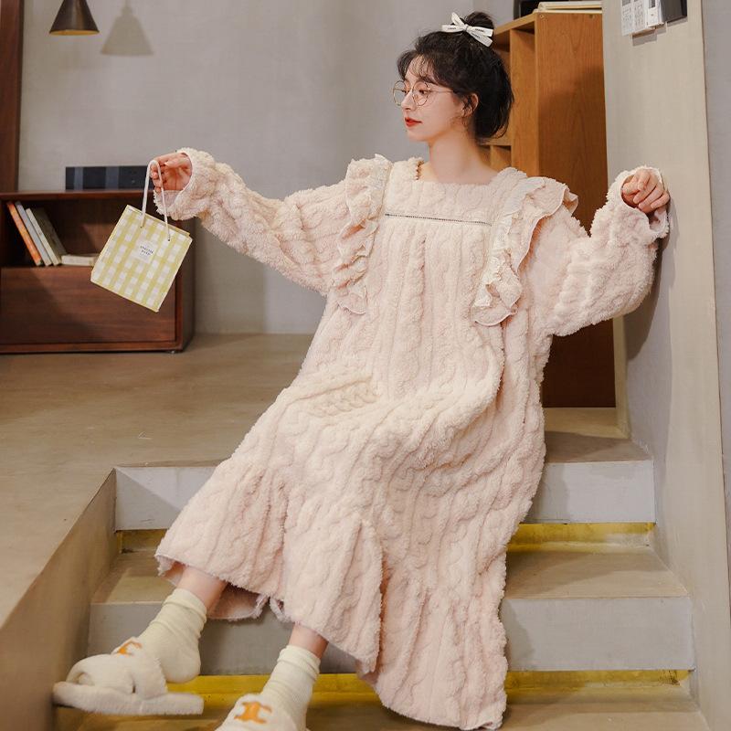 

Женская флисовая ночная рубашка с длинными рукавами — теплая, выше колена, плотная бархатная фланель, большой размер. M (40-50 kg)