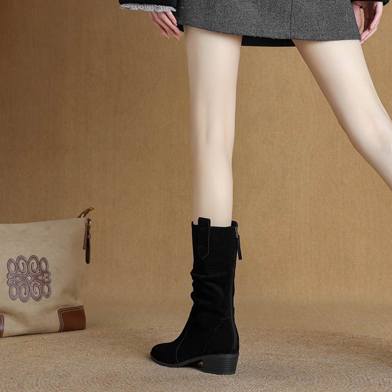 Krazing Pot Nubuc din piele intoarsa de vaci Cizme de iarna cu varf rotund cu toc mediu pentru femei Cizme cu pliuri retro elegante pentru femei la mijlocul gambei