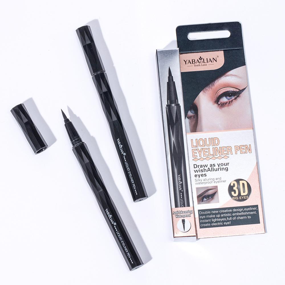 

Очень тонкая подводка для глаз, стойкая, водостойкая и не размазывающаяся.