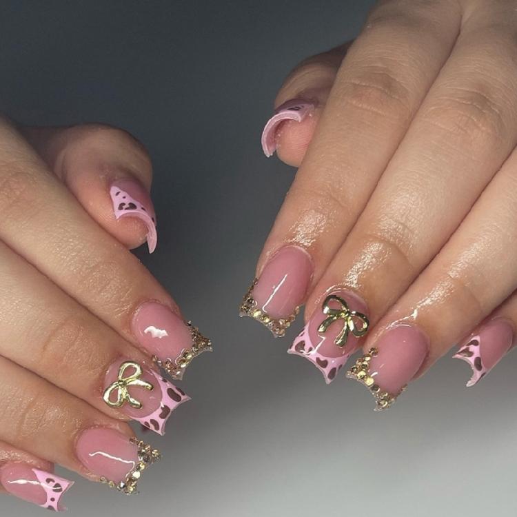 24 Pieces Short French Tip Press On Nail Square Shape False Nail Stick on Nail With Bows And Flower Design For Women