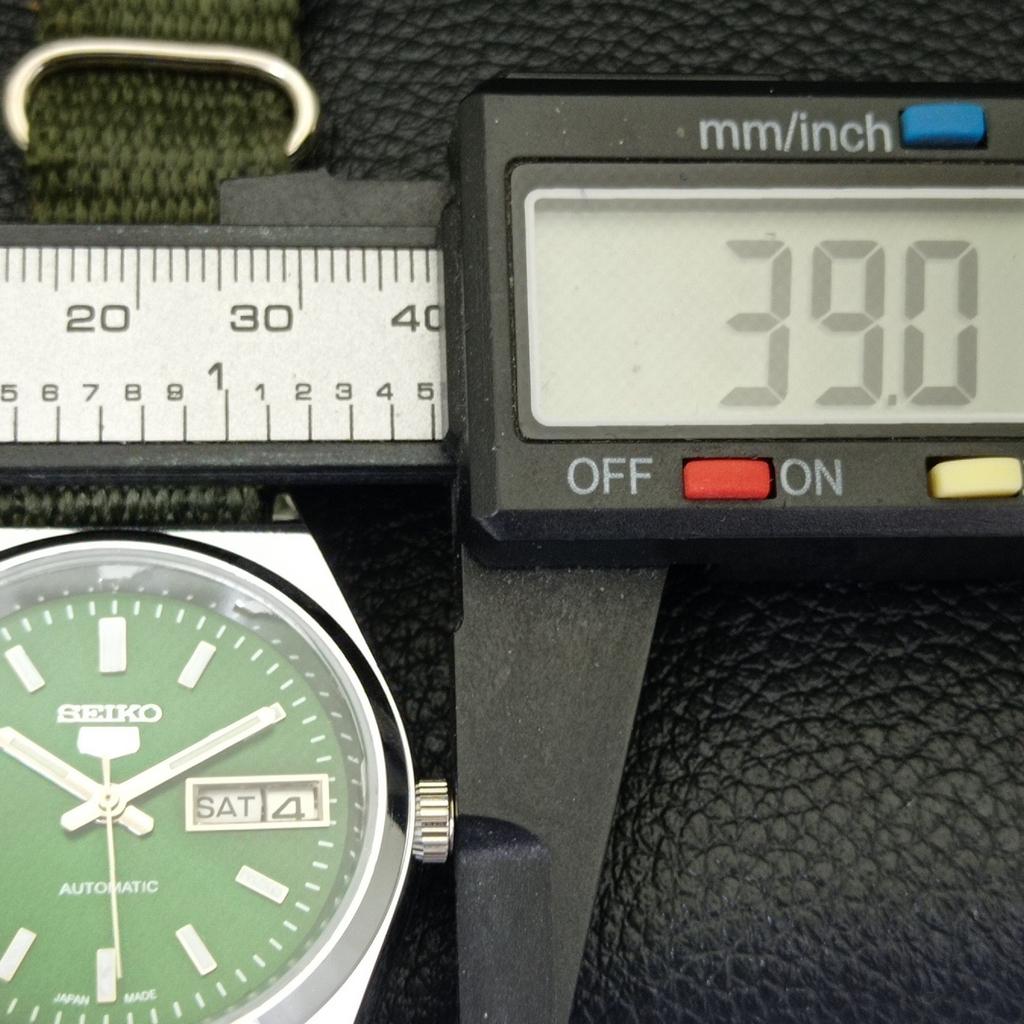 JAPAN VINTAGE SEIKO 5 AUTOMATIC REFURBISHED MENS GREEN DIAL WATCH a440674-4 Sk-a440674