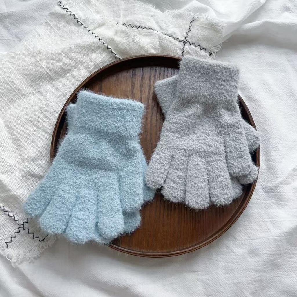 Simple and Solid Color Winter Outdoor Warm Five Fingered Soft and Glutinous Cold Proof Gloves for Boys and Girls