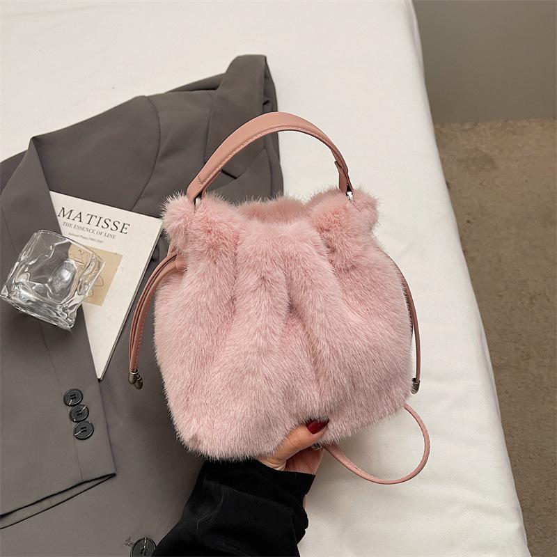 New Plush Bucket Bag Women's Daily Versatile Messenger Bag Fashion Shoulder Bag Pleated Fluff Handbag