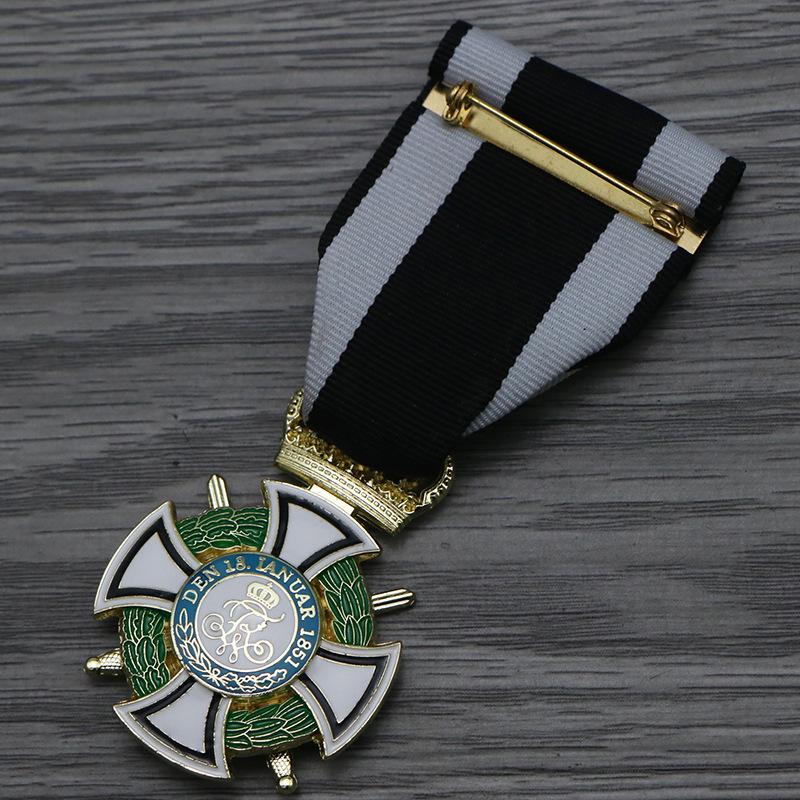 Prussian Knight's Class Order Hohenzollern Double Swords Badge - Film & TV Prop