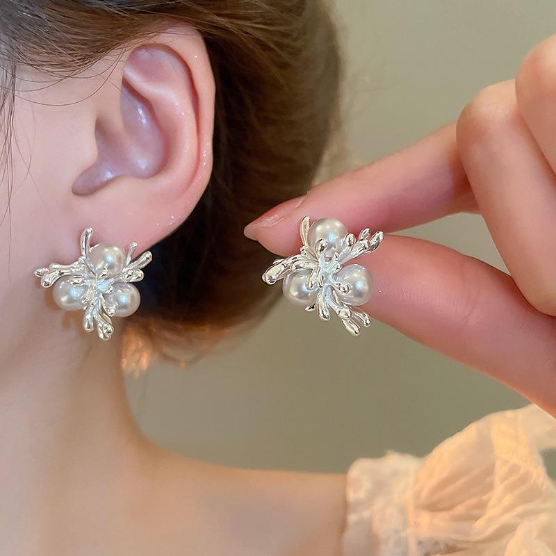 Silver needle super flash zircon pearl geometric round flower earrings simple personality stud earrings niche design earrings women