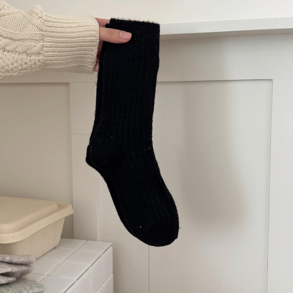 Solid-colored Versatile Wool Socks for Winter Warmth, Knitted Mid-calf Socks, Gentle Milk Tea Thickened Socks