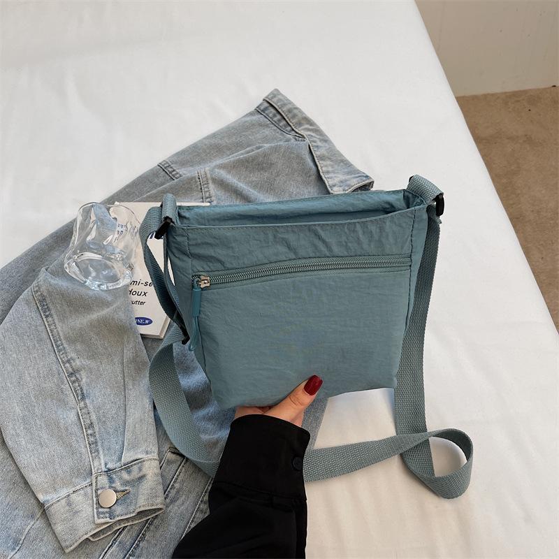 Solid color simple shoulder messenger bag women's casual lightweight portable small square bag large capacity simple denim tote bag