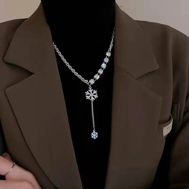 Silver Double Cross Pendant Necklace Female Spice Girl Light Luxury Niche Design Sweet Cool Collarbone Chain Premium Neck Chain Accessories