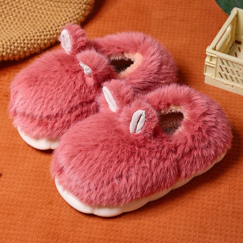 

2025 новая детская хлопковая обувь милые ушки детская девочка нескользящие теплые на толстой подошве с мехом танкетки пушистые тапочки мужчины 22-23