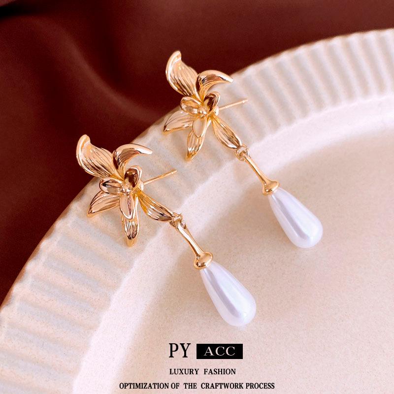 Pozlacené stříbrné náušnice s perlovým květem - Francouzské luxusní vintage pecky pro ženy