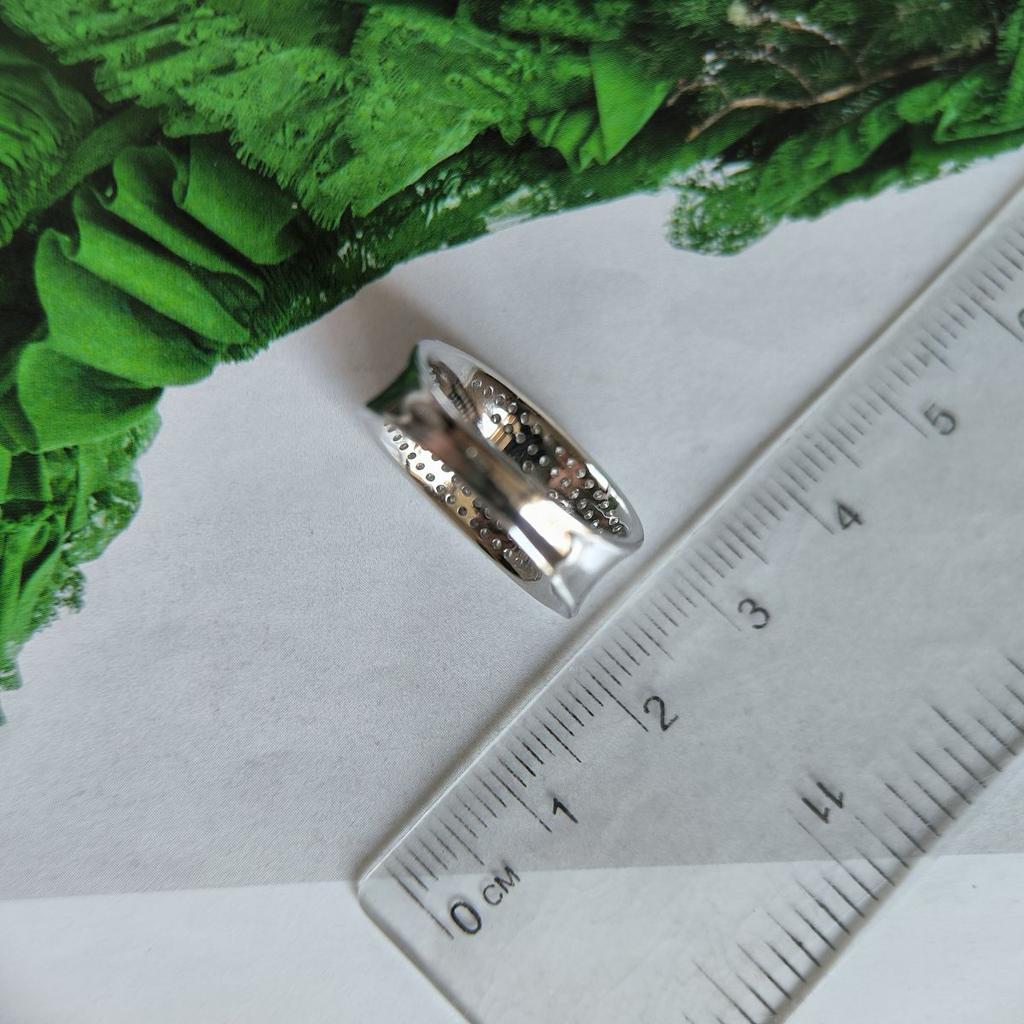Серебряное кольцо с фианитами, вес изделия 4,67 гр (2186045)