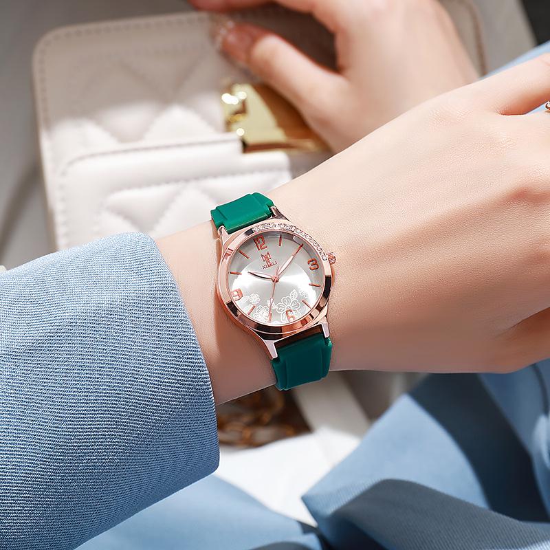 Versatile Trendy Silicone Women's Wristwatch with Small Dial Quartz Design for Live Broadcast Gifts
