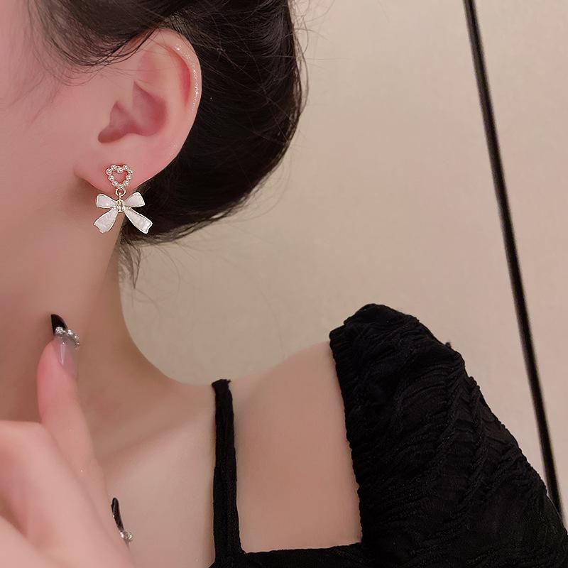 Xiaoxiangfeng Pearl Love Earrings Niche Design Sense Bow Stud Earrings Women's Summer Temperament Simple Earrings