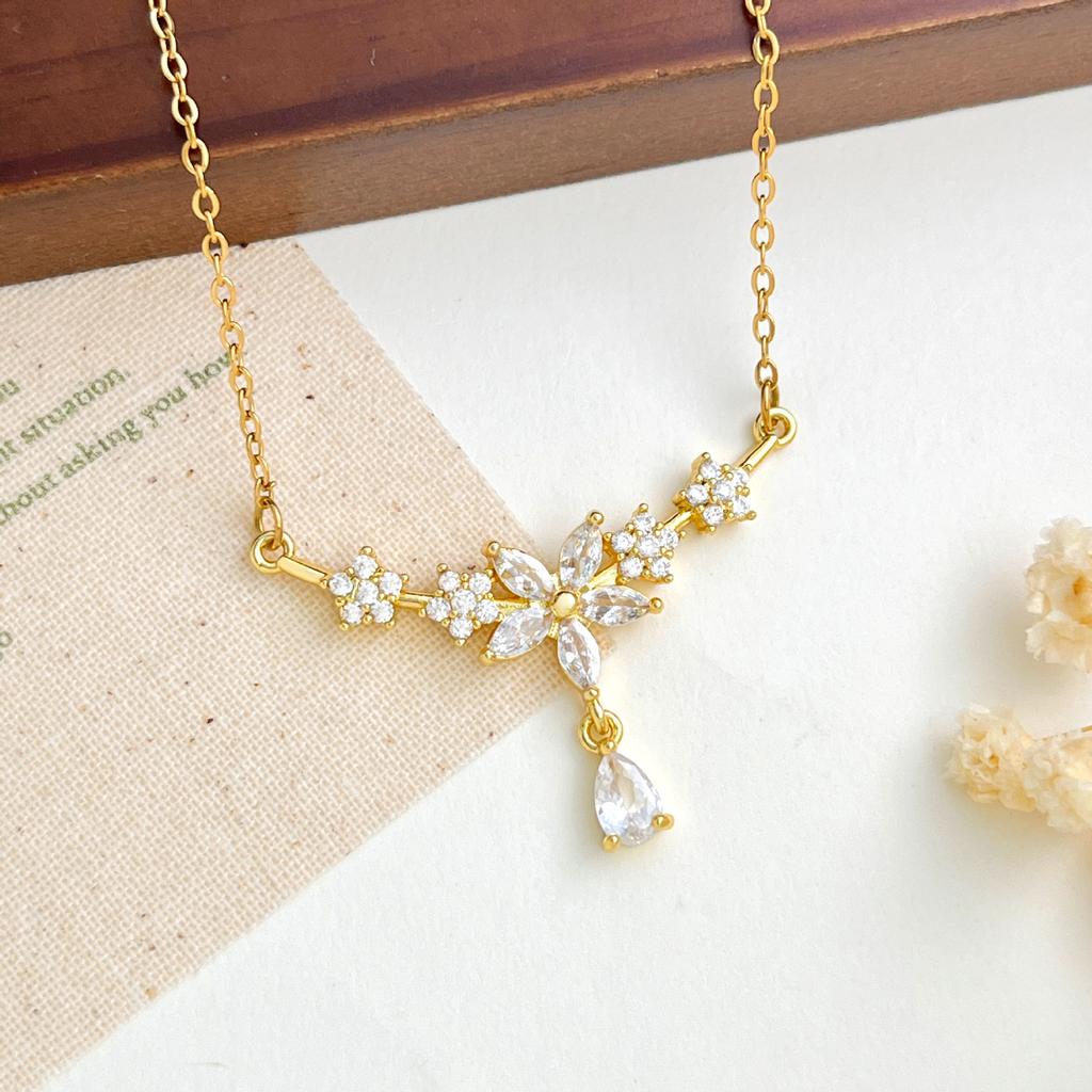 New Style Small Flower-shaped Drop Necklace for Women, V-shaped Neck Chain, Exquisite and High-end Accessory
