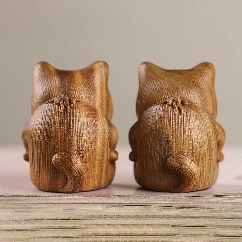 Handmade Wood Carving Cute Little Cat Ornaments Sandalwood Arrogant Cat Figurine Sculpture Wood Decor Desktop Crafts Gifts