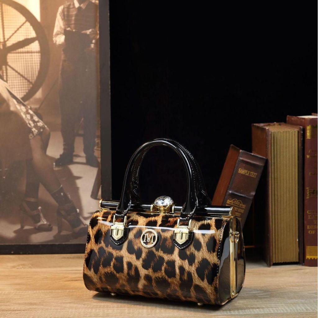 2023 Autumn High-End Retro Patent Leather Women's Handbag - Wedding & Festive Bright Red.