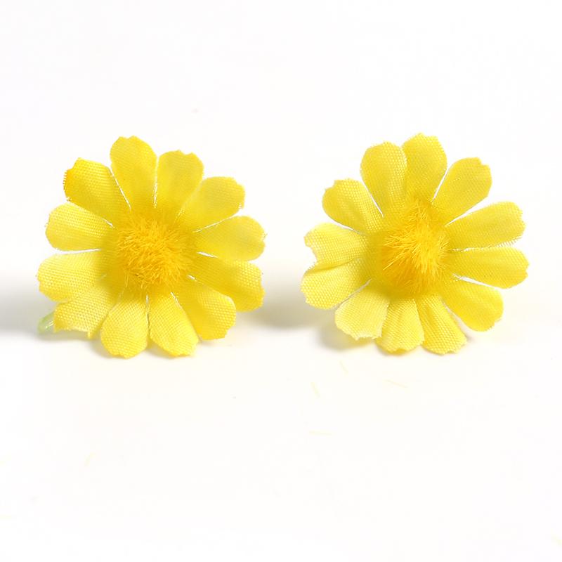 50/100 Stück Mini Gänseblümchen Künstliche Seidenblumenköpfe für Heimzimmerdeko Falsche Rose Pfingstrose DIY Kranz Muttertag Hochzeitsdekoration