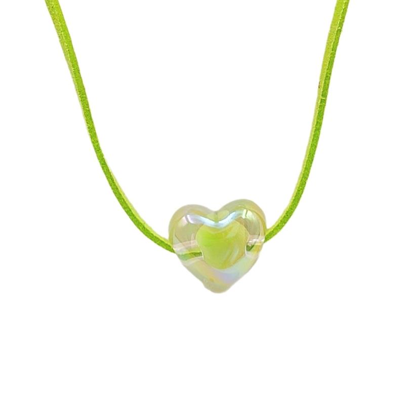 

Stylish Heart Pendant Choker Unique Neck Jewelry Eye-Catching Accessory Heart Pendant Necklace Perfect for Any Occasion зелений