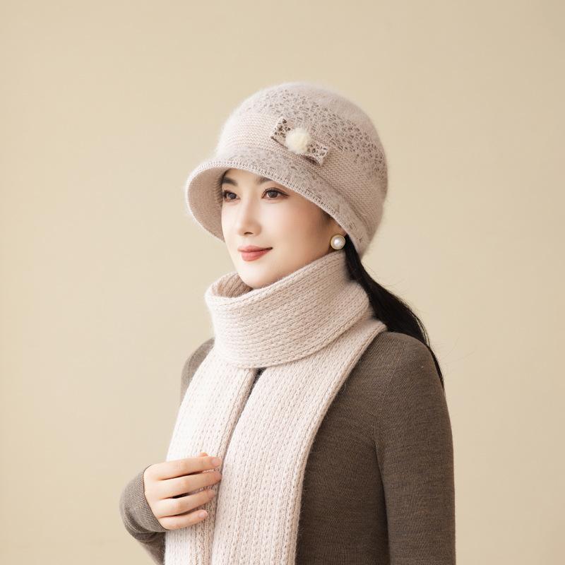 Korean version autumn and winter hat women's velvet ear protection warm versatile wool hat temperament mother hat fashion knitted hat