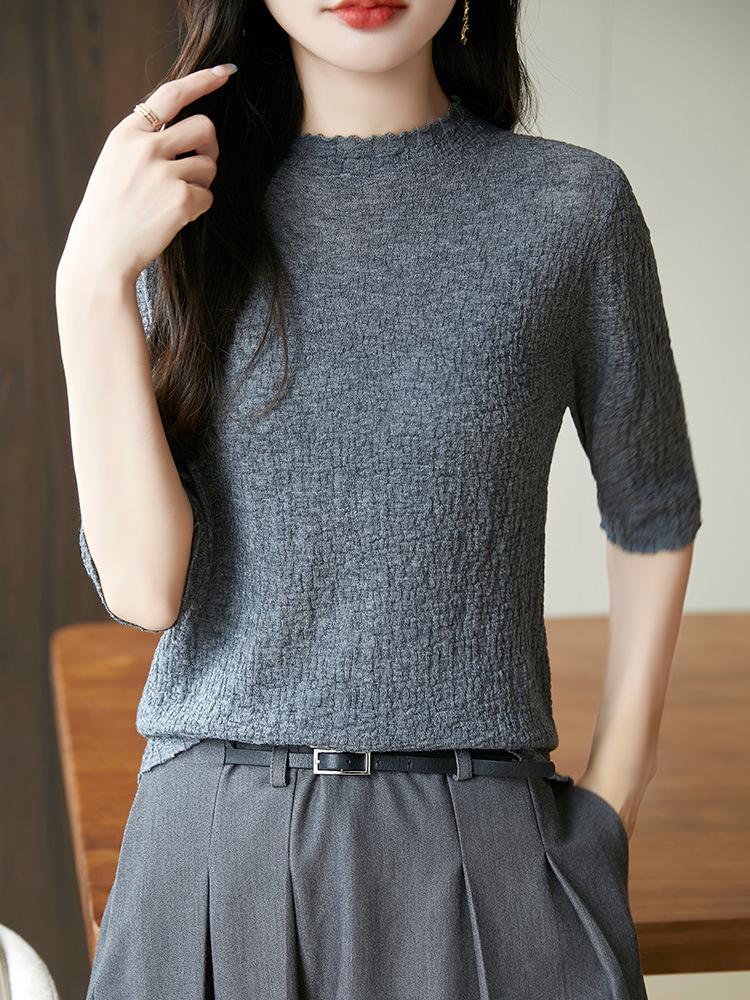 

Женский пуловер из текстурированного вязаного шерстяного трикотажа - с полувысоким воротником, свитер с мелким плиссированным дизайном. M