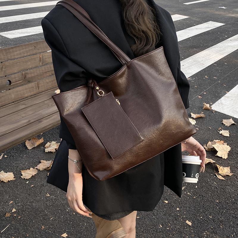 This year's popular bag women's large-capacity 2025 new autumn and winter versatile simple retro shoulder bag commuter tote bag