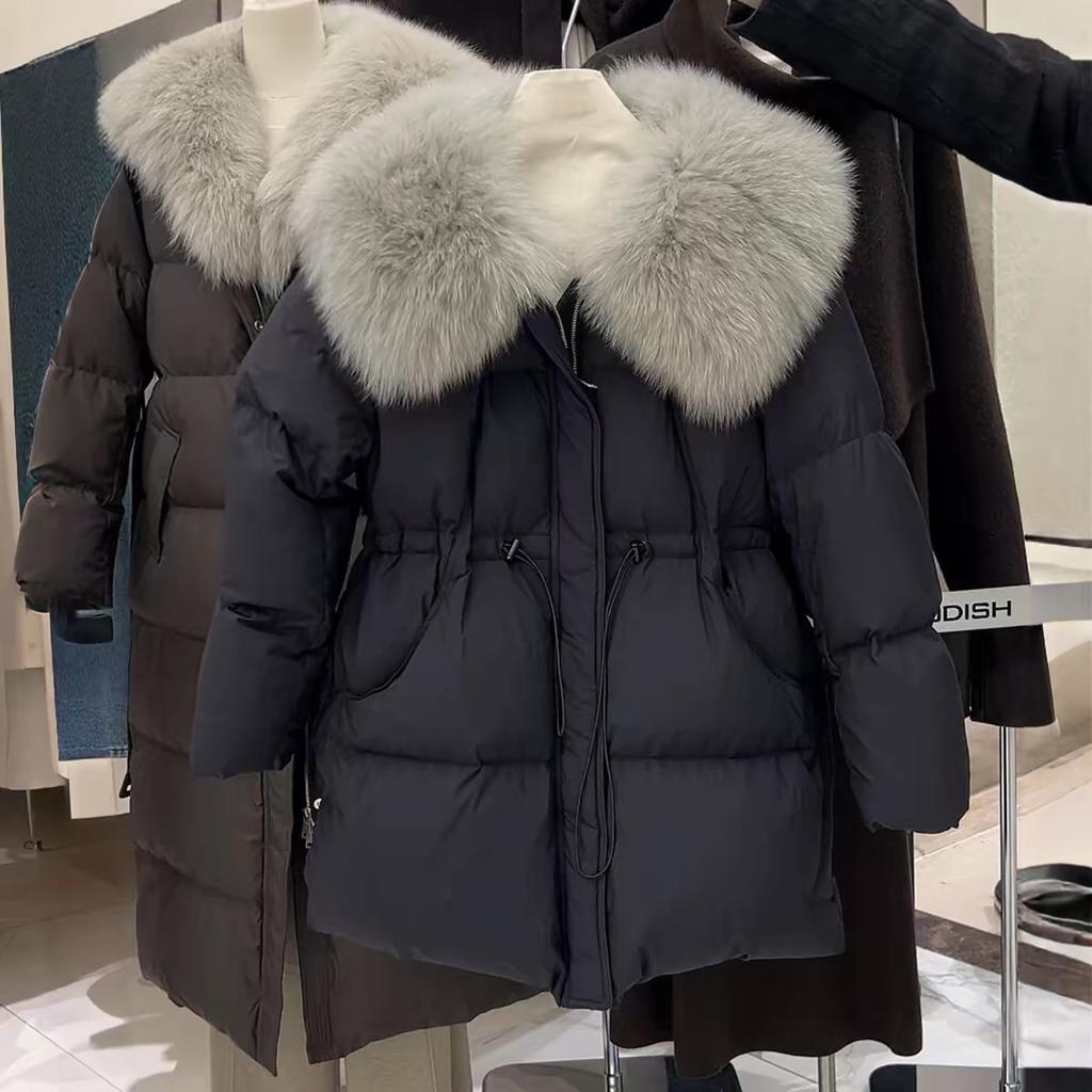 Yu Yan, a new winter product with a high sense of fox fur collar, waist, medium and long white duck down jacket.