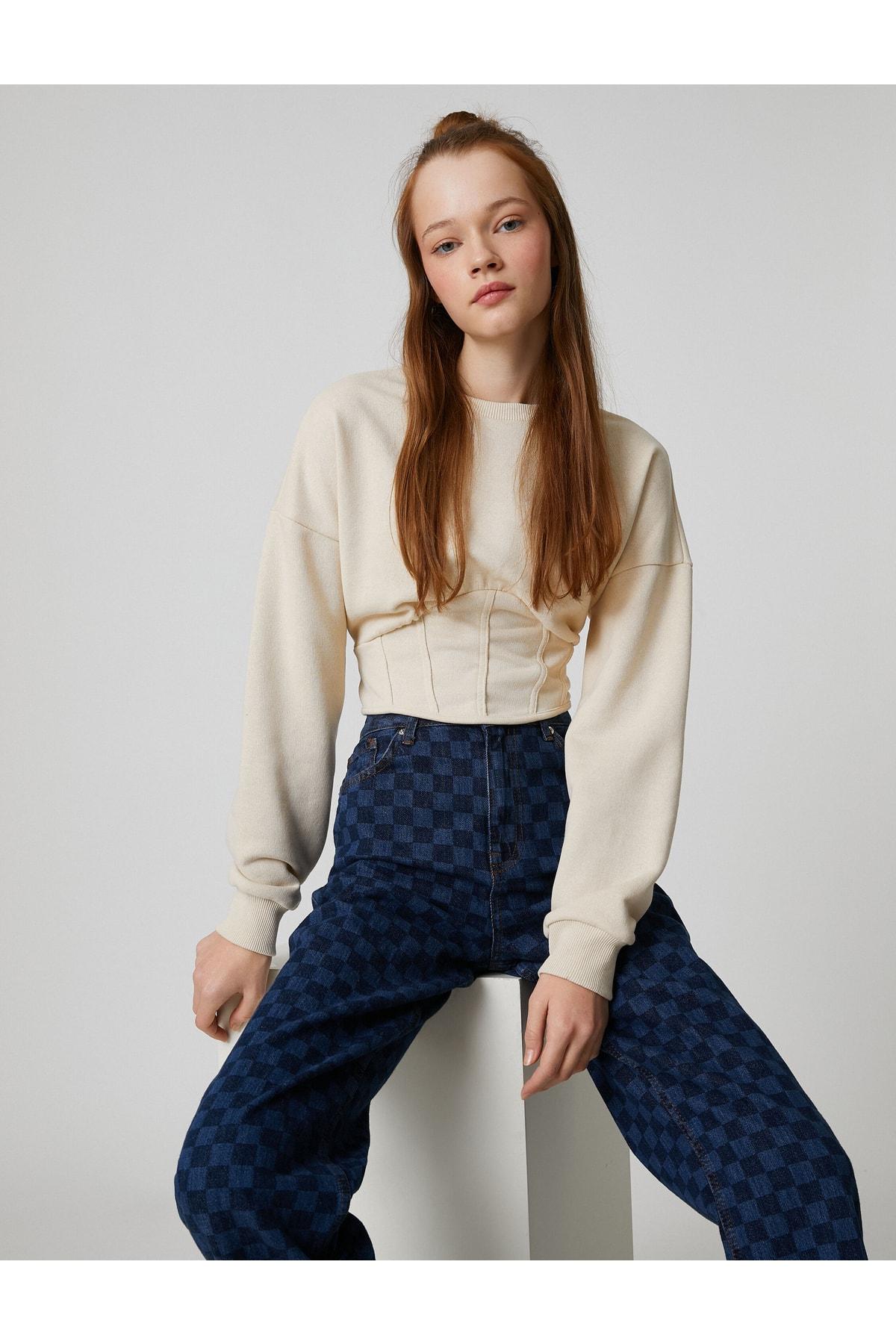 

Укороченный свитшот с корсетом на талии и длинными рукавами с круглым вырезом..