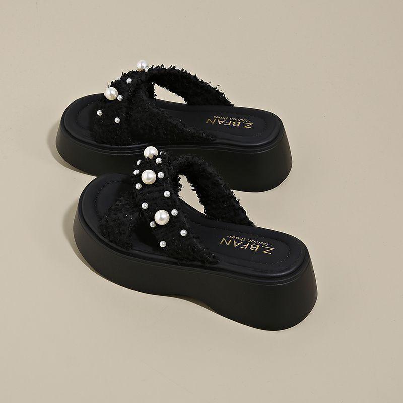 Xiaoxiangfeng pearl thick-soled slippers 2025 new stepping on shit fairy wind with skirt cool slippers female summer wear