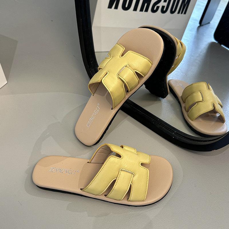 Fairy summer breeze with new slippers, female wearing beach skirt one-word flat sandals