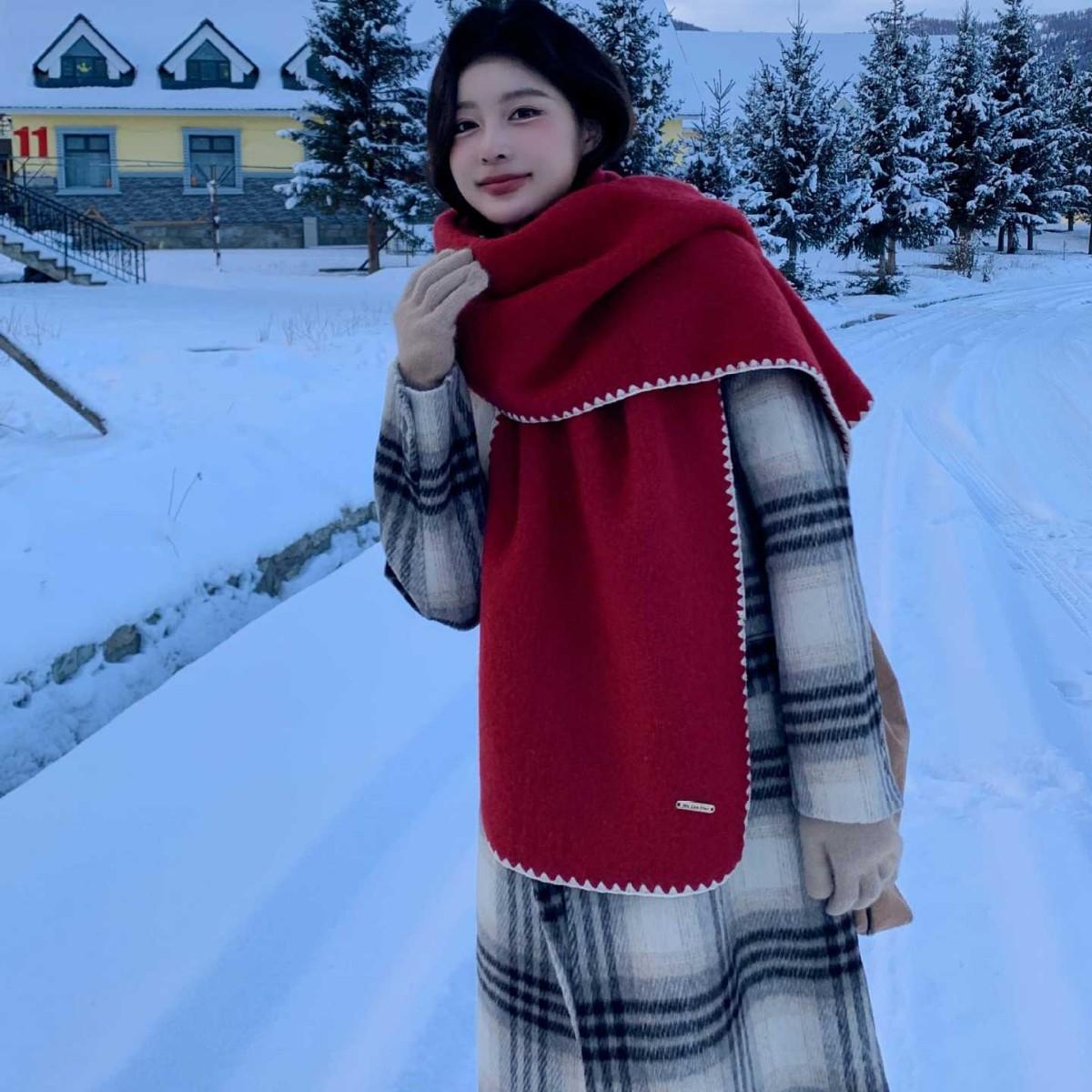 

Atmospheric lock edge imitation cashmere scarf women s 2025 autumn and winter new high-end warm shawl