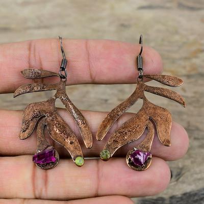 Orecchino grezzo con tormalina rosa, orecchini in rame elettroformato, gioielli fatti a mano con pietre preziose, orecchini in peridoto, regalo di anniversario, gioielli elettroformati