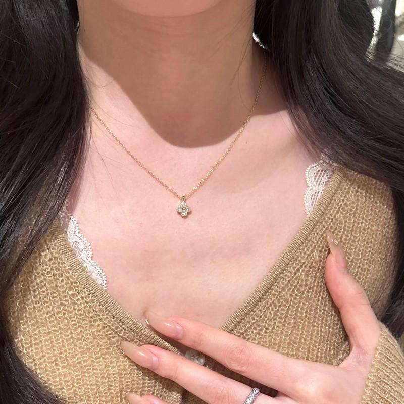 18K Gold Plated Clover Flower Necklace Women Dainty Accent Clavicle Chain Minimalist Jewelry