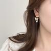 White Oil-dripping Butterfly Ear Buckle Fashionable Retro High-end Earrings Niche Versatile Sweet Earrings Women