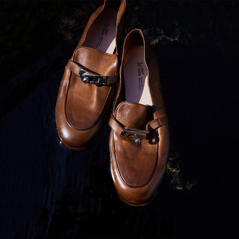 

Версия из коровьей кожи~ Лоферы с металлическим замком в британском стиле на одной педали, ретро и старый темперамент, маленькие кожаные туфли на низком каблуке, одинарные туфли 35