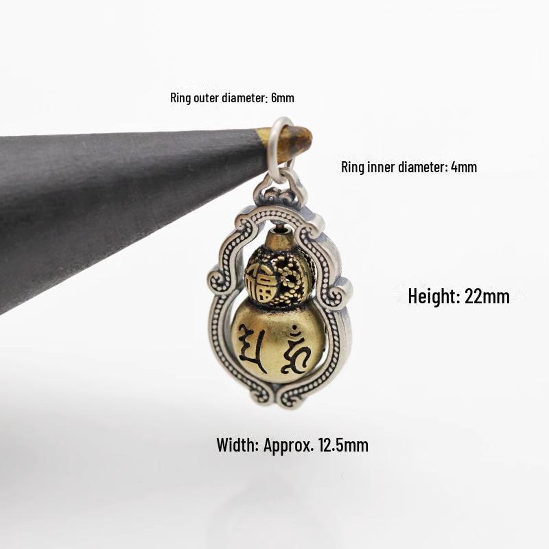 

Вращающаяся подвеска в форме тыквы из меди с шестью иероглифами и матовой отделкой, украшенная самодельной бисерной веревкой.