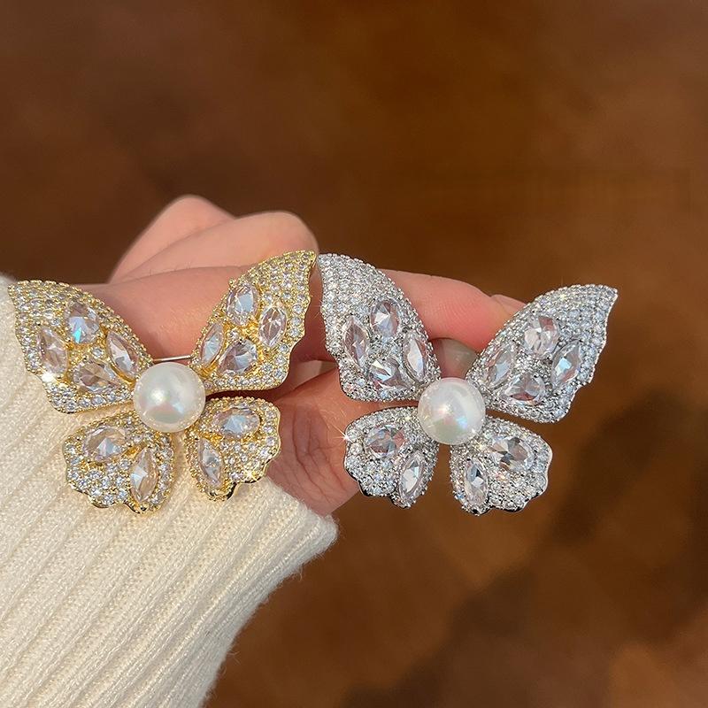 1Pcs Classic Lady Dress Suit High-End Pins Jewelry Fashion Women Girls Elegant Crystal Butterfly Brooches Badges