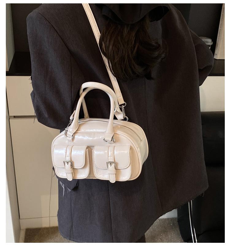 This Year's Popular Summer Small Bag Women's 2025 New Fashion Versatile Shoulder Messenger Bag Super Fire Portable Pillow Bag