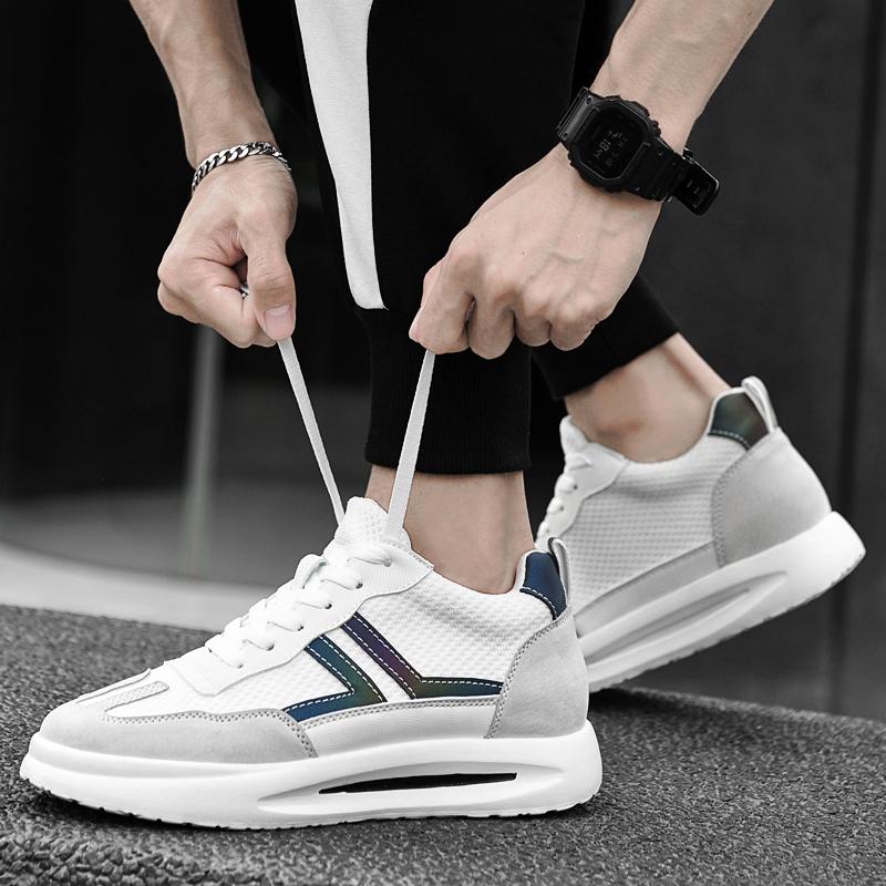 Mode Neue Herrenschuhe mit Absatz Weiß Atmungsaktive Sportliche Freizeit-Sneaker Herren Unsichtbare Schuhe zur Höhenvergrößerung Mode Herren Schuhe mit Absatz