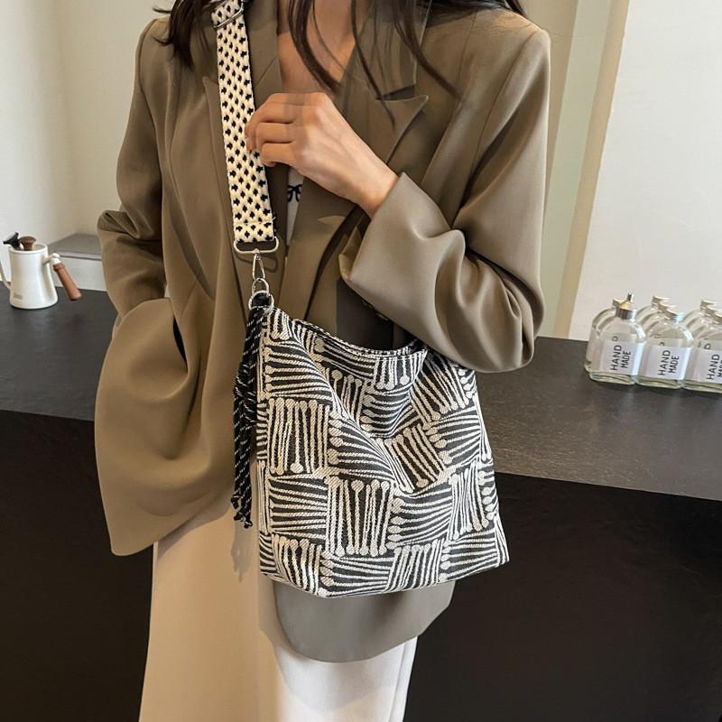 Fashionable Retro Crossbody Tote Bag Stylish Korean Summer 2024 Large Capacity Handbag