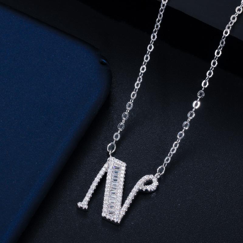 Wife'S Romantic Trip With 26 English Letters Collarbone Chain Pendant, Slightly Inlaid Zircon-Plated Platinum Necklace