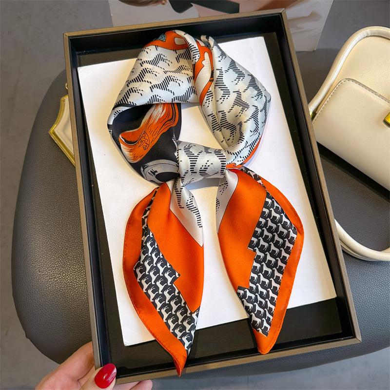 

2024 Horse Printing Silk Scarf Hijab Women 70*70cm Luxury Design Square Scarf Girl Ribbon Hairband Neckerchief Foulard Hair Band красный
