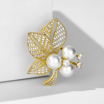 Leaf Pearl Brooch, High-end and Feminine, Versatile Pearl Brooch Design, Niche Brooch