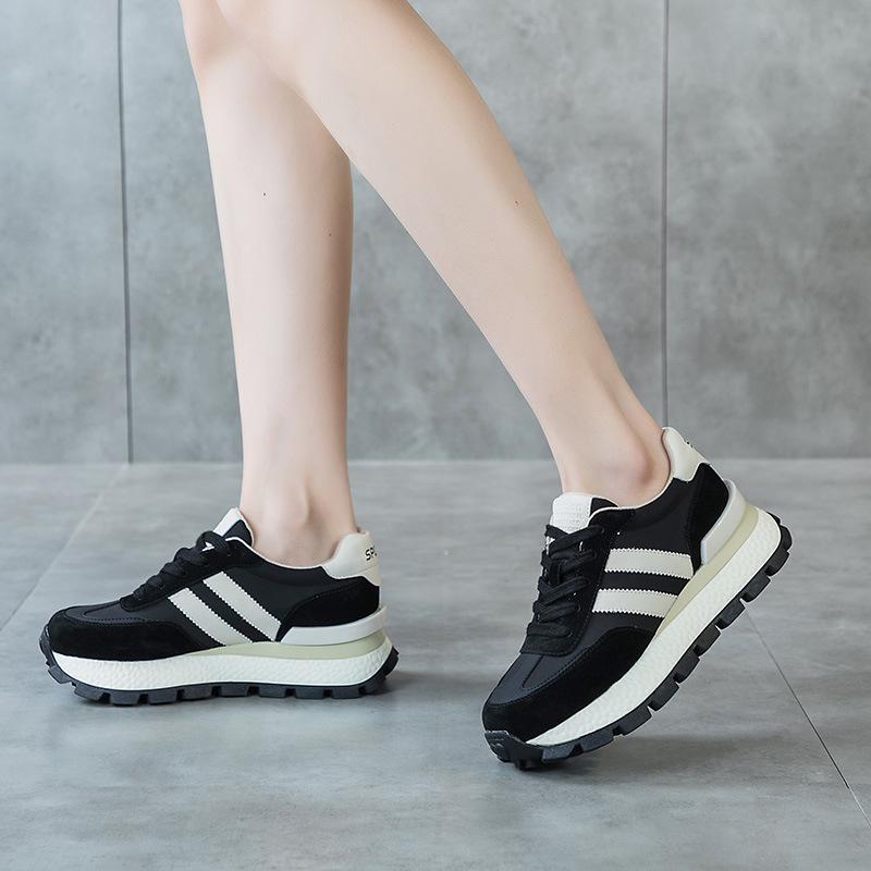 2025 spring and autumn new little white shoes retro sports shoes Internet celebrity casual women's shoes versatile thick soles inner heightening dad s