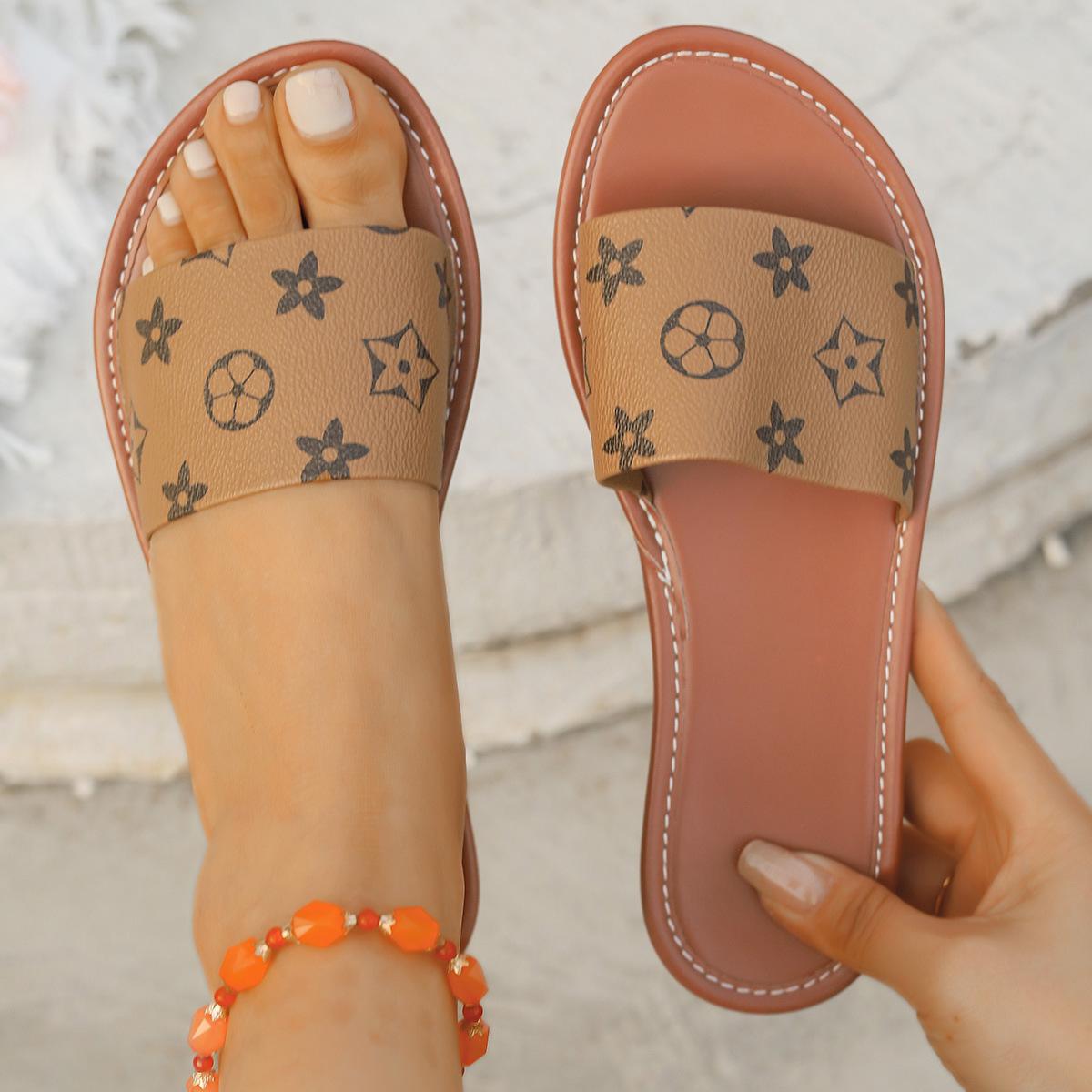 

Large size slippers 2025 summer new wear open-toed comfortable sandals women casual word beach slippers women 44 коричневий