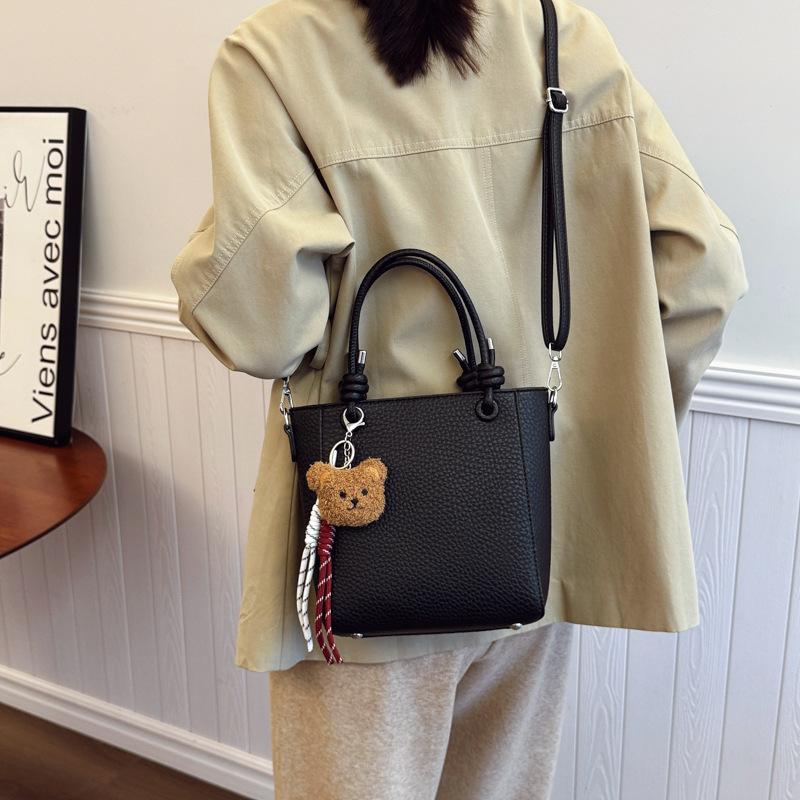 

Нишевый дизайн большая вместимость сумка-тоут женская 2025 осень-зима новая сумка-тоут высококлассная для работы на плечо 21*9*22