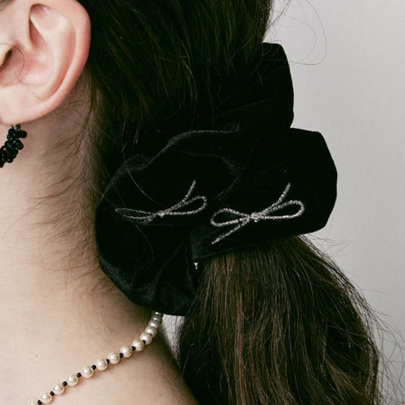 VINTAGE HOLLYWOOD Samt-Scrunchie mit Schleife_VH249OHB004M