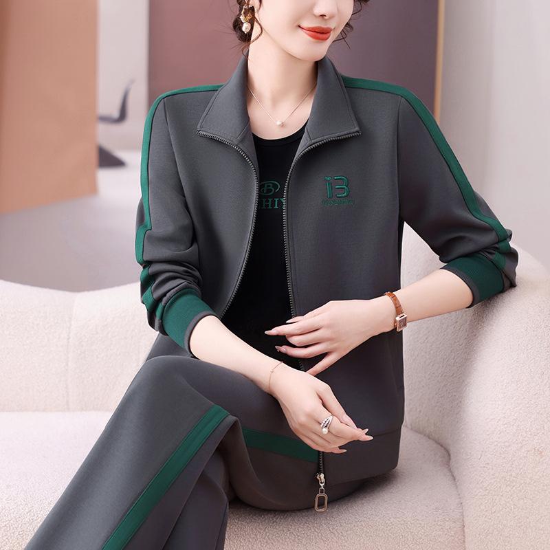 Mom's 2025 Spring/Autumn Women's Tracksuit: Stylish Age-Defying Three-Piece Running Set